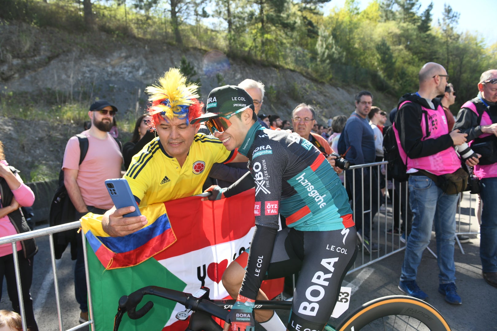 La Itzulia siente el calor de la afición