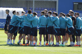 Los jugadores de la Real, en un momento del entrenamiento de ayer.