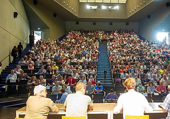 Imagen de una reunión de la autodenominada plataforma de agraviados de Geroa.