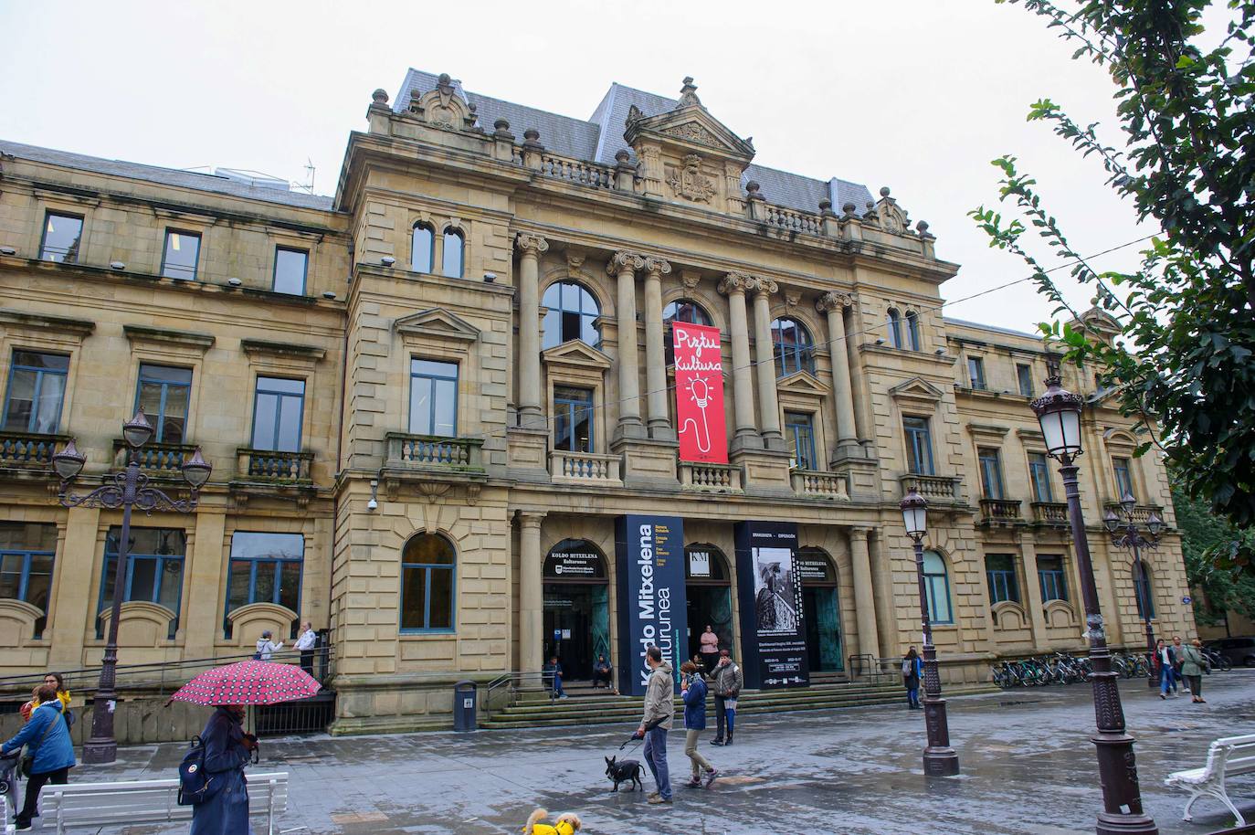 Fachada del Koldo Mitxelena.