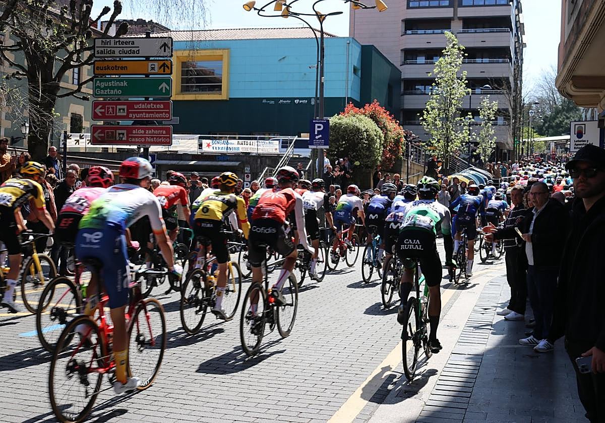 La tercera etapa de la Itzulia salió de Errenteria el pasado 5 de abril y el Tour pasará por la localidad los días 2 y 3 de julio.