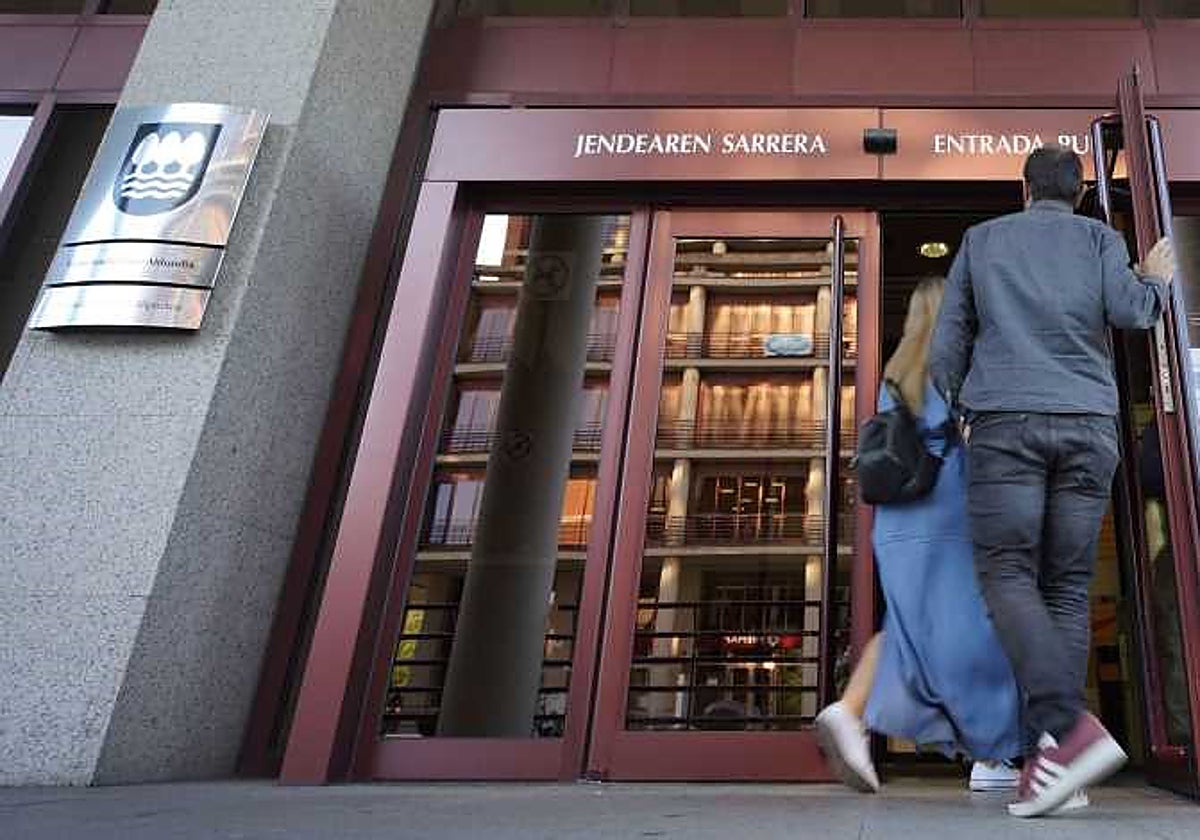 Entrada de la sede central de la Hacienda guipuzcoana, en el barrio donostiarra de Errotaburu