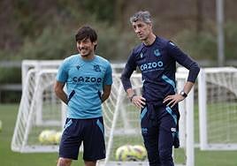 Silva sonríe en un entreno reciente junto a Imanol.