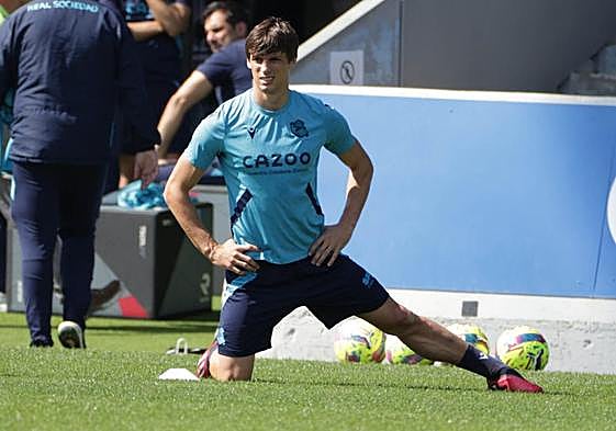 Le Normand estira en las instalaciones de Zubieta.