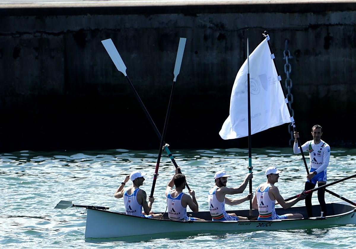 Campeonato de Gipuzkoa de bateles en Pasaia.