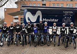 Los equipos del Movistar, en Bélgica para preprara la Flecha, con Enric Mas y Alex Aranburu a la derecha.