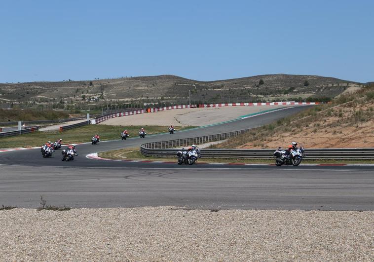 Los motoristas de la Ertzaintza se 'entrenan' a lo Marc Márquez de cara al Tour