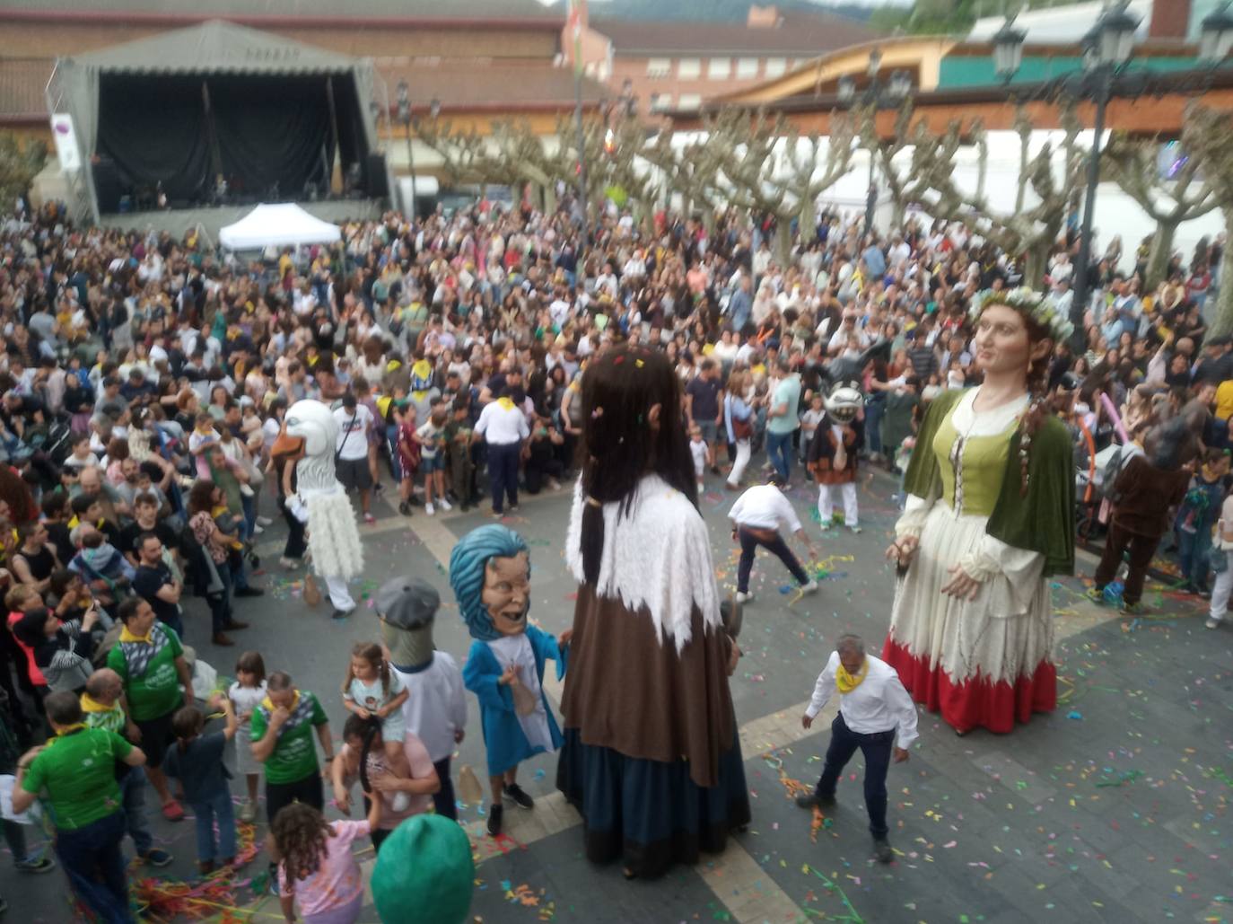 Txupinazo por todo lo alto en Lazkao