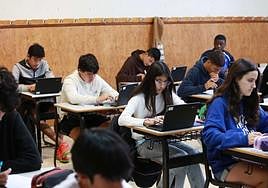 Varios estudiantes de un aula de un centro educativo.