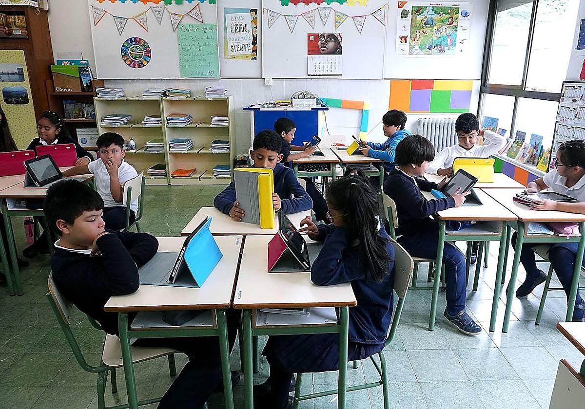 Alumnos de un colegio donostiarra durante una clase