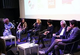 Los candidatos a diputado general en un debate organizado por la Federación Mercantil el pasado domingo en Donostia.