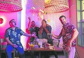 Los simpáticos Xabier, Ismael, Javier e Iñaki, artífices de La Bankada, en su coqueto restaurante.