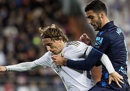 Modric y Merino, en un partido de 2019.