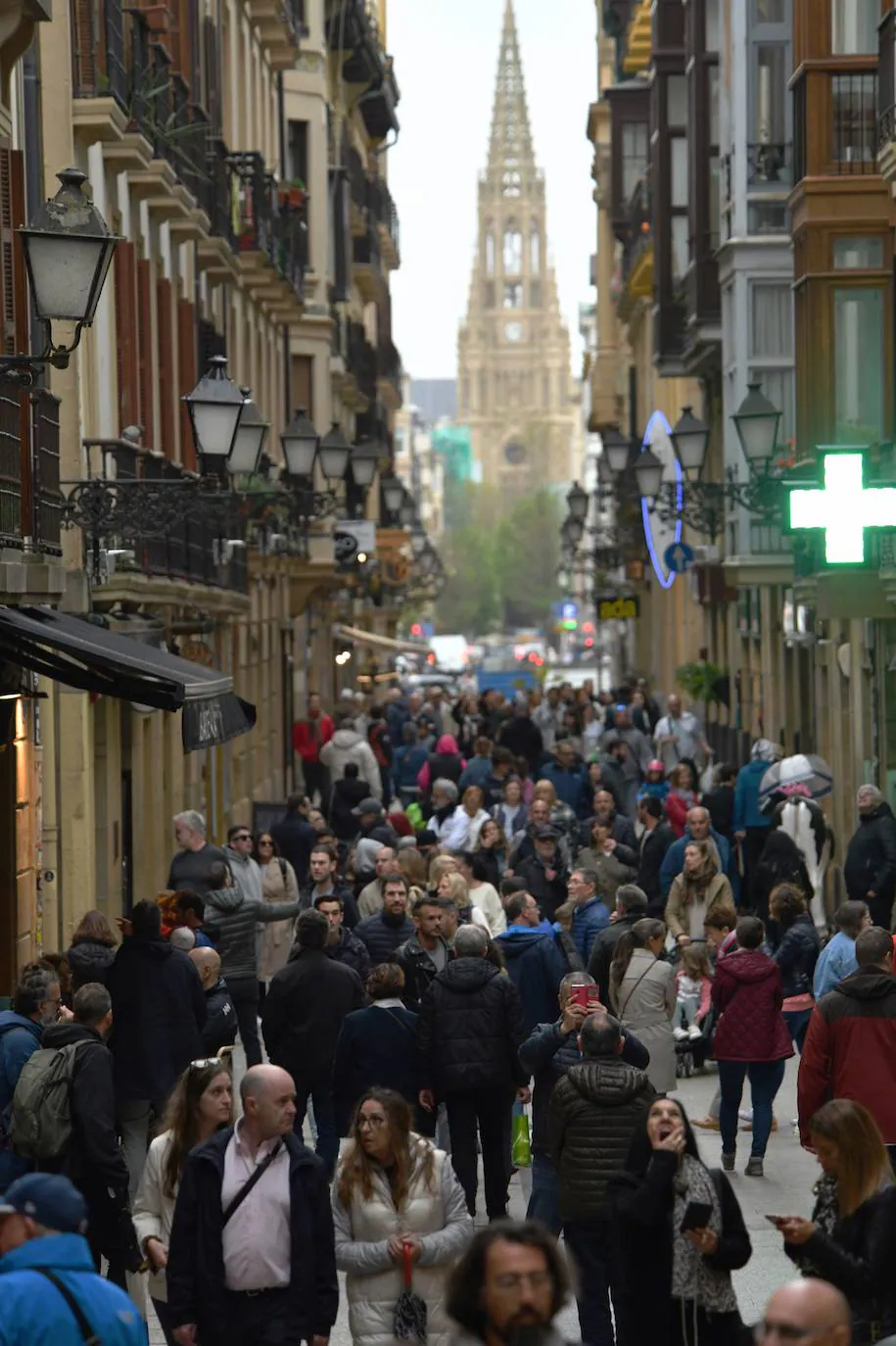 Gipuzkoa se llena de turistas por el puente del primero de mayo El