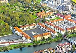 Los cuarteles de Loiola ocupan una parcela de 17 hectáreas que el Ayuntamiento ha comprado por 73,3 millones de euros.