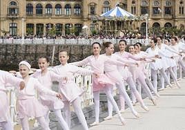 Danza en la barandilla de La Concha