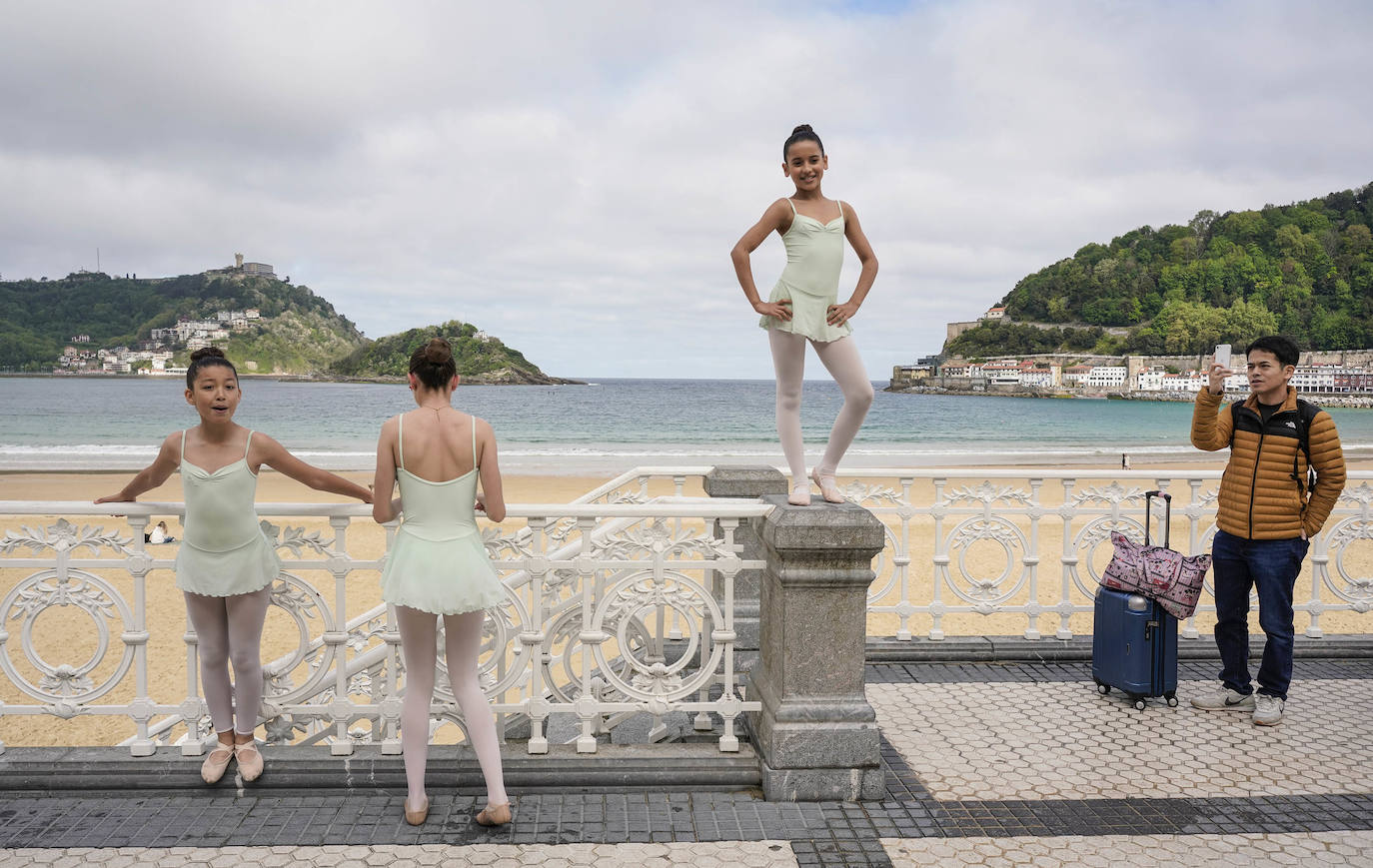 Danza en la barandilla de La Concha