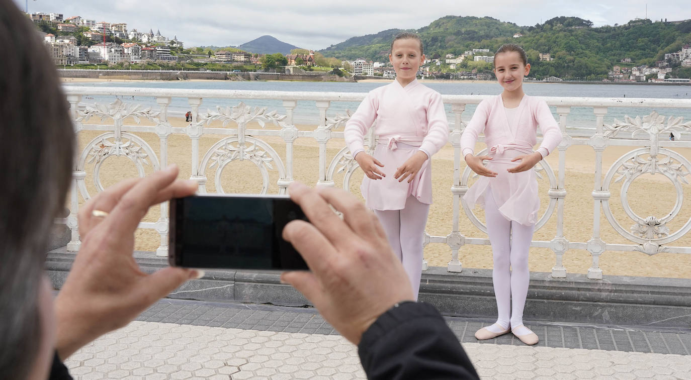 Danza en la barandilla de La Concha