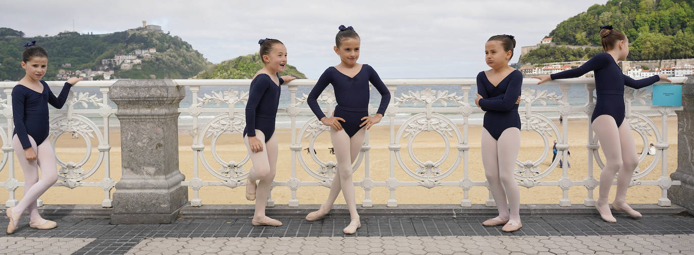 Danza en la barandilla de La Concha