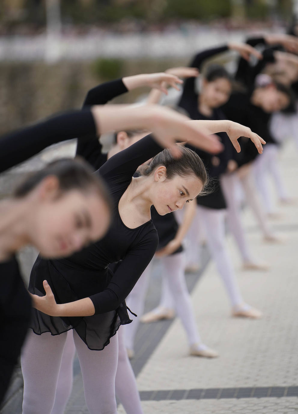 Danza en la barandilla de La Concha