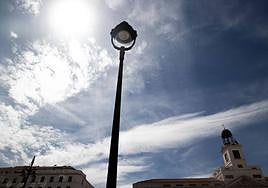 Vista del cielo con algunas nubes en Madrid.