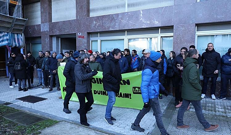 Imagen del CRL, en Donostia, durante una reunión de la negociación del convenio del Metal