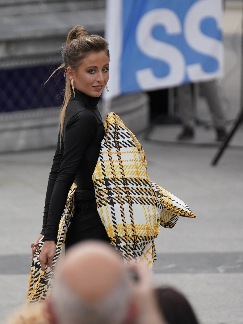 Un desfile multicolor en la Plaza Easo de San Sebastián