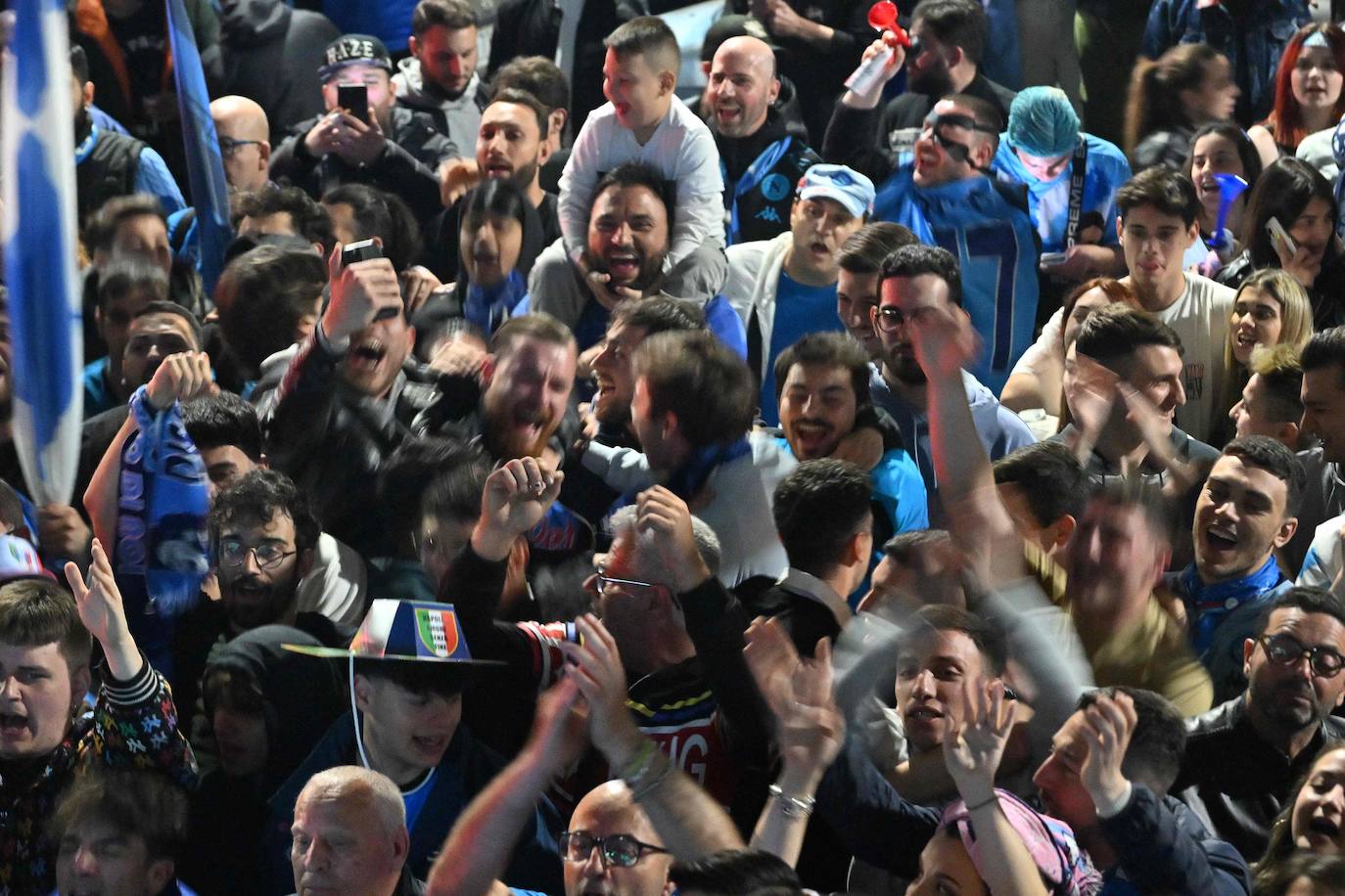 El Nápoles gana el Scudetto y desata la locura entre sus tifosi