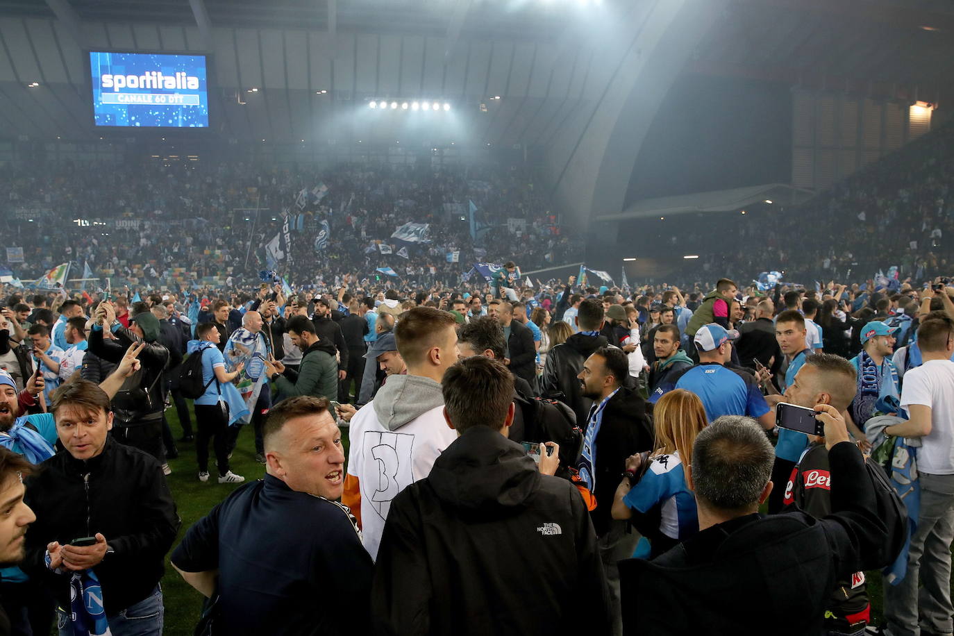 El Nápoles gana el Scudetto y desata la locura entre sus tifosi
