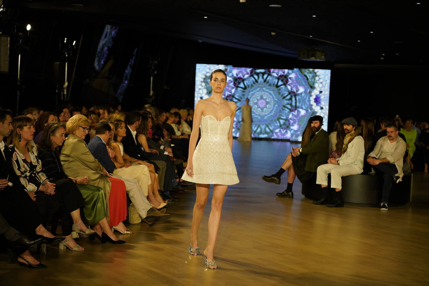 Diez estrellas deslumbran en Balenciaga