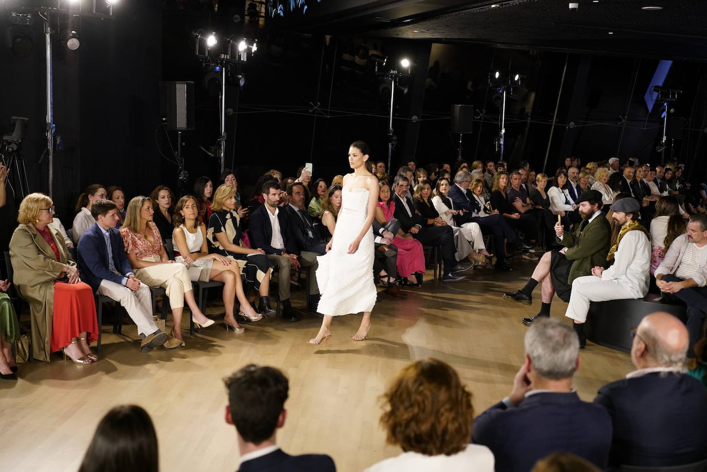 Diez estrellas deslumbran en Balenciaga