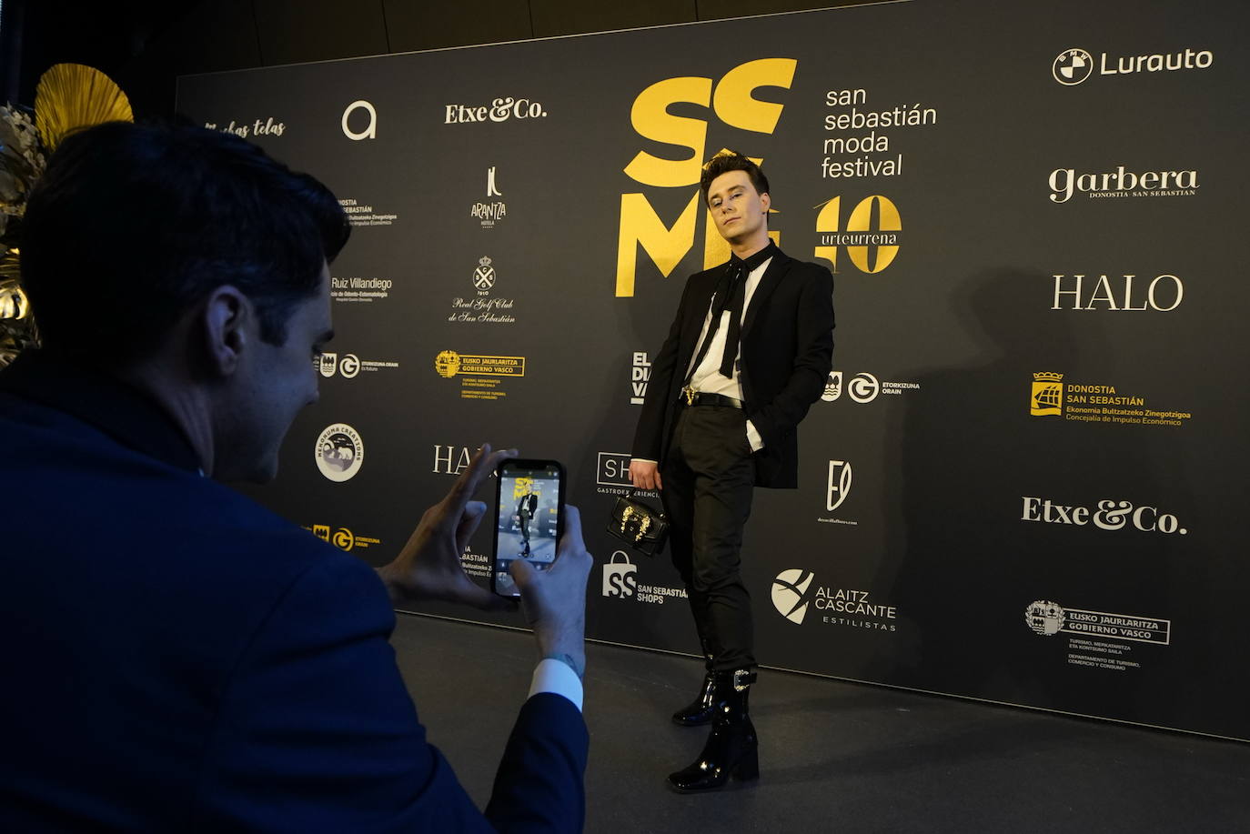 Diez estrellas deslumbran en Balenciaga