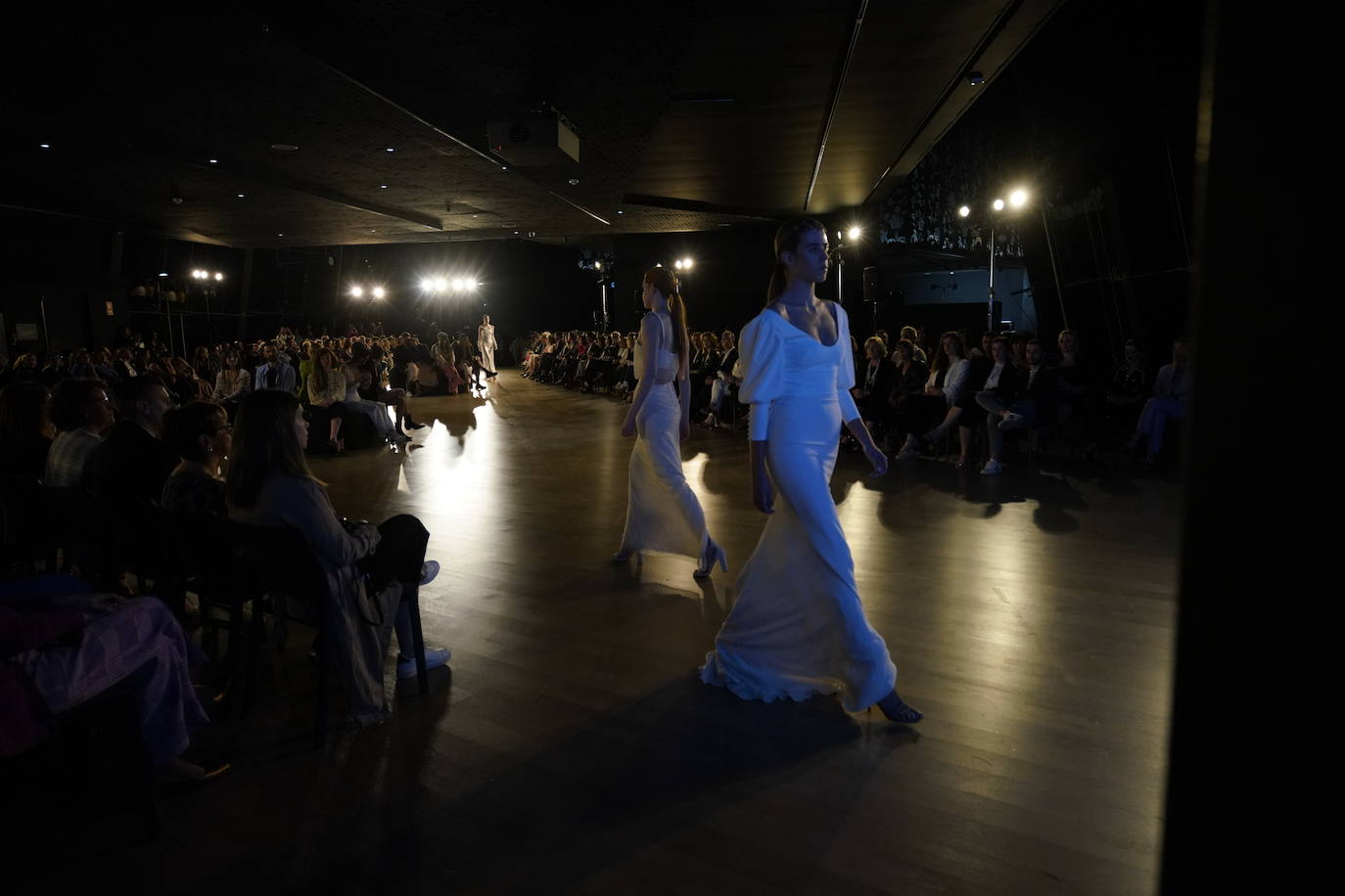 Diez estrellas deslumbran en Balenciaga