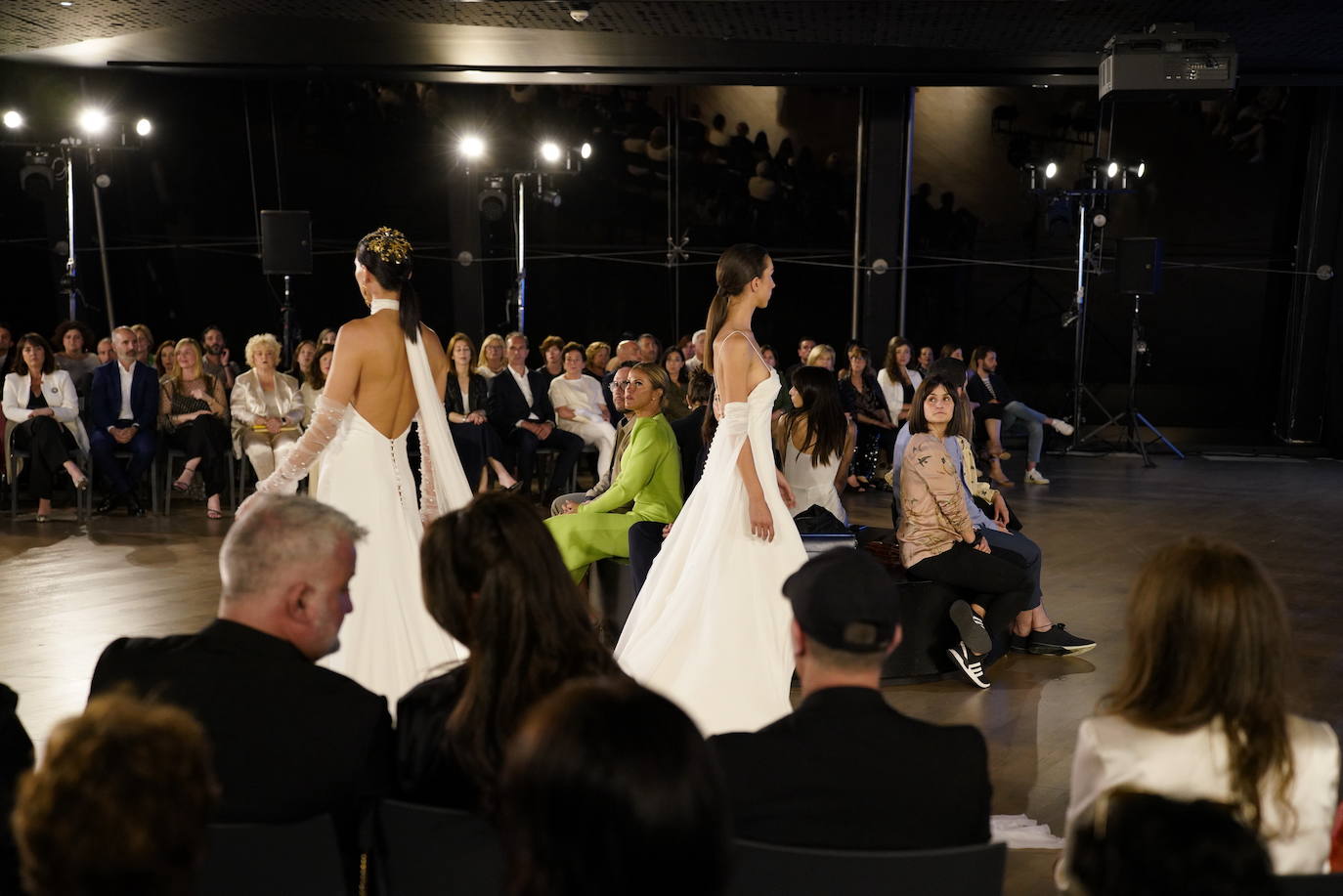 Diez estrellas deslumbran en Balenciaga