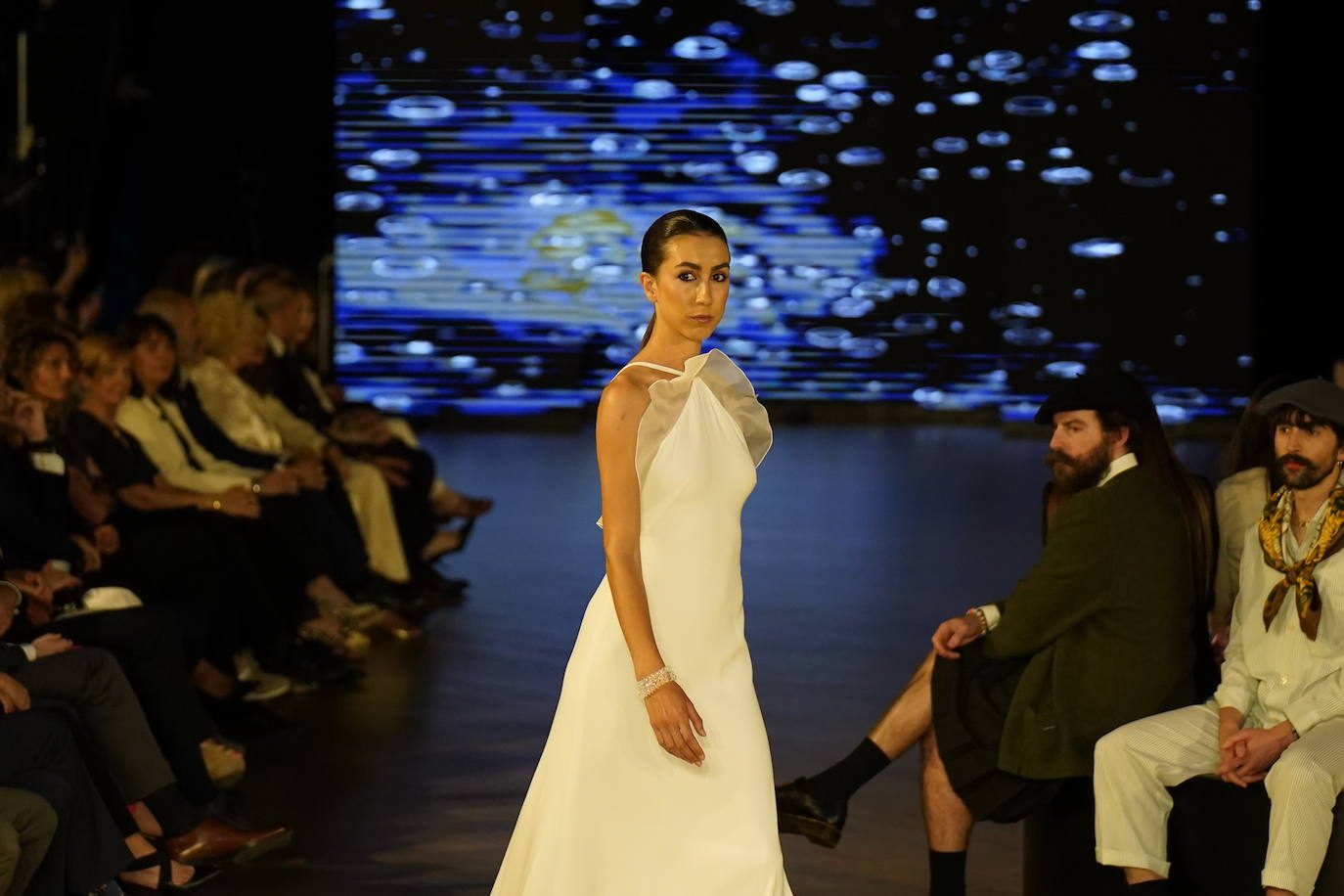 Diez estrellas deslumbran en Balenciaga