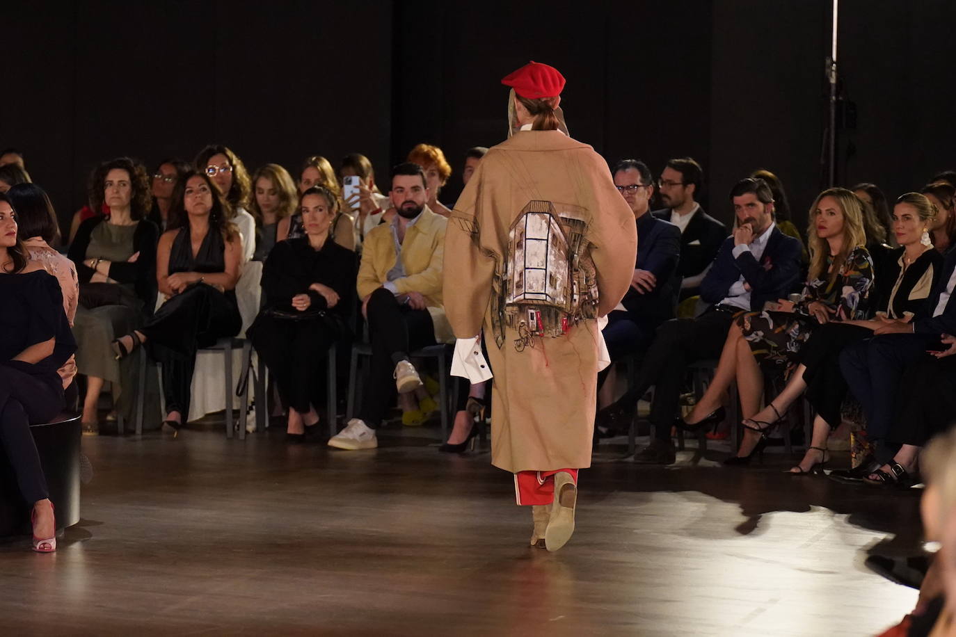 Diez estrellas deslumbran en Balenciaga