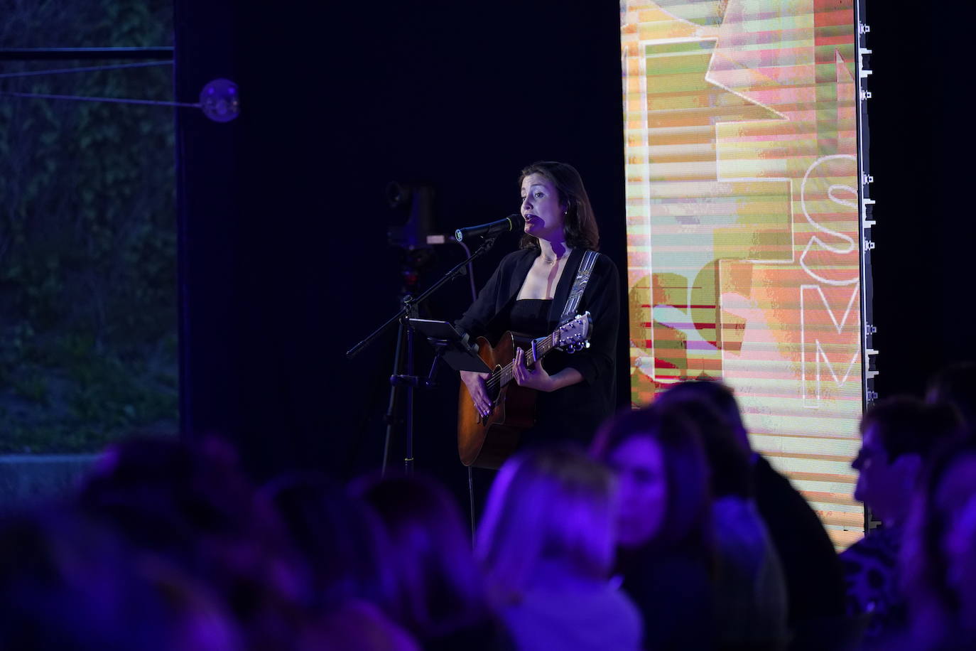 Diez estrellas deslumbran en Balenciaga