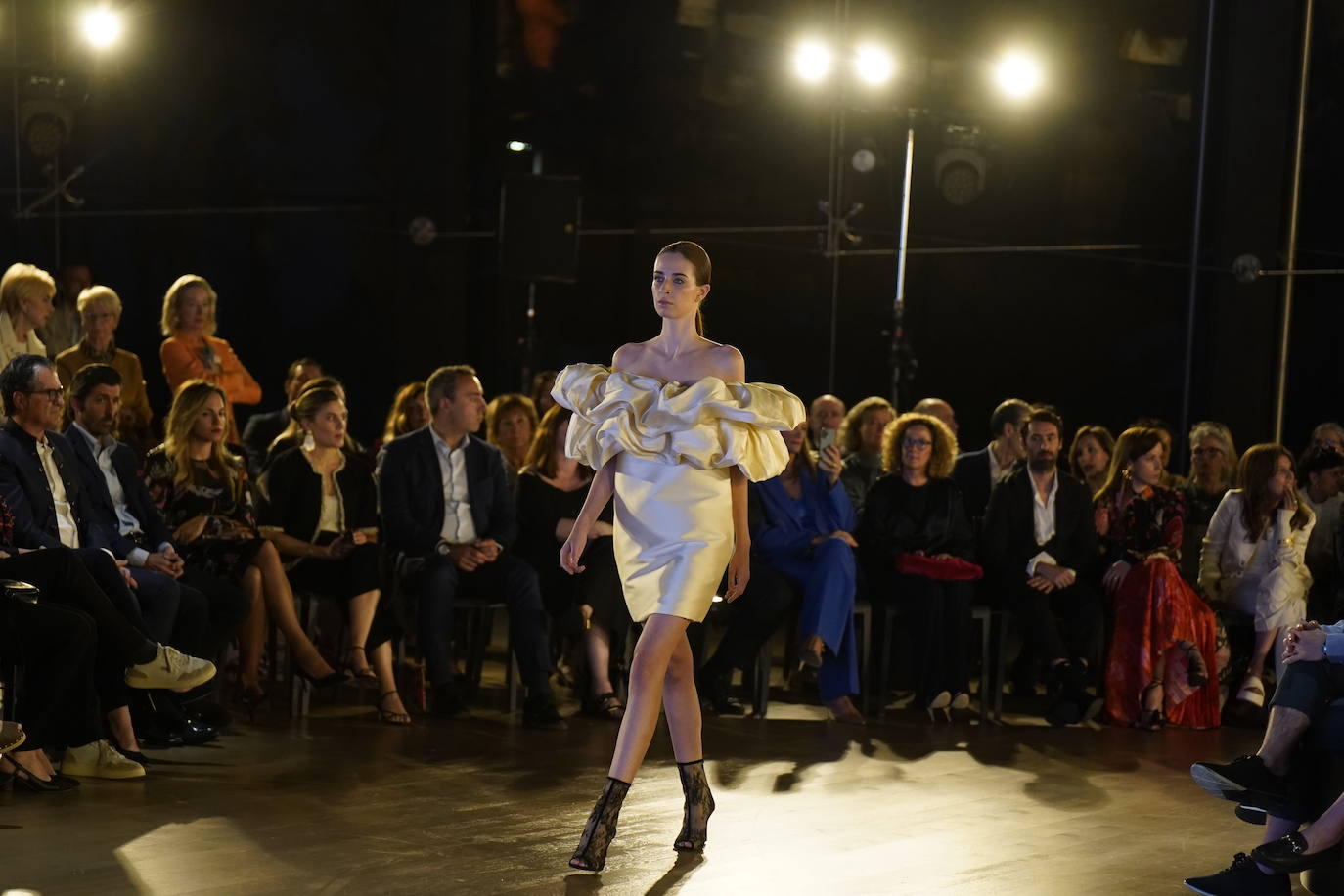 Diez estrellas deslumbran en Balenciaga