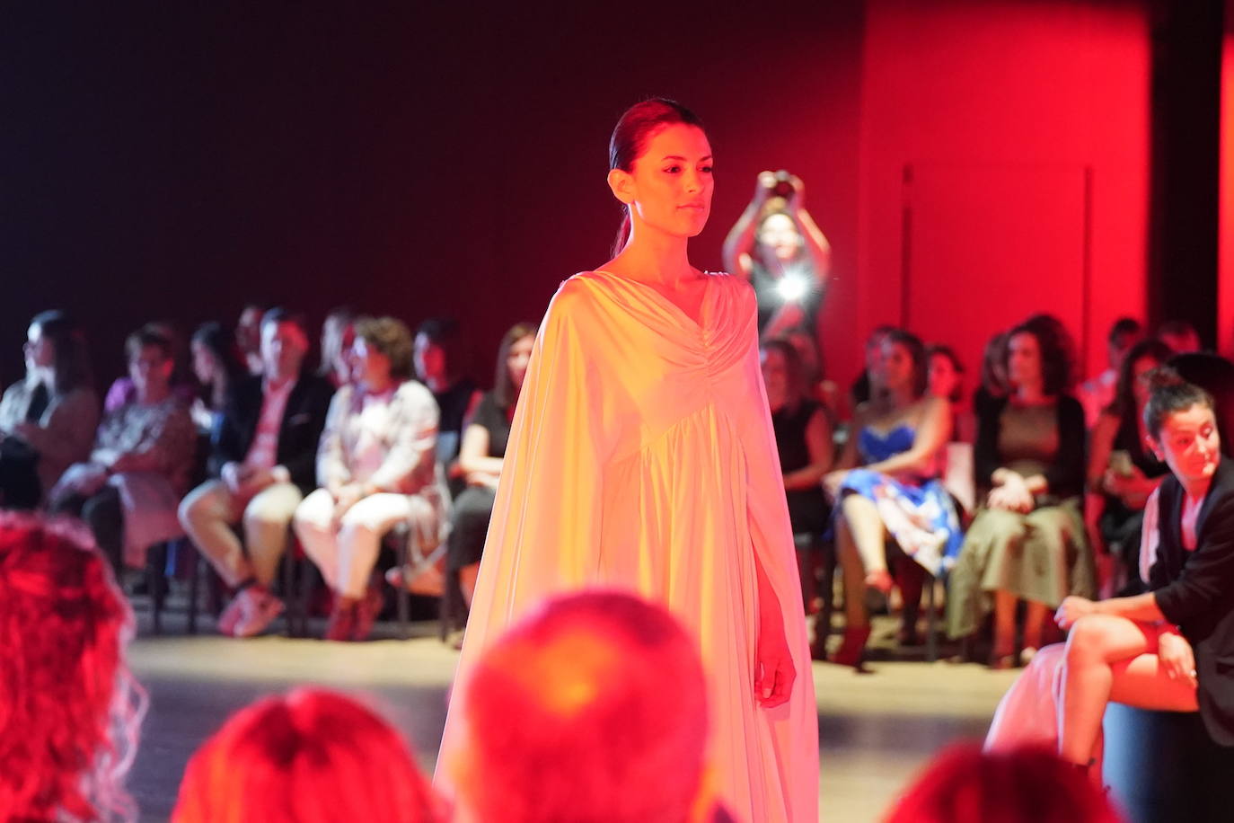 Diez estrellas deslumbran en Balenciaga