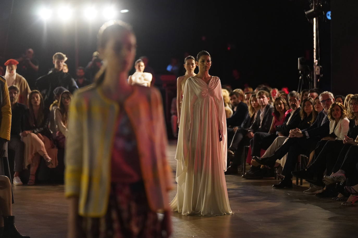 Diez estrellas deslumbran en Balenciaga