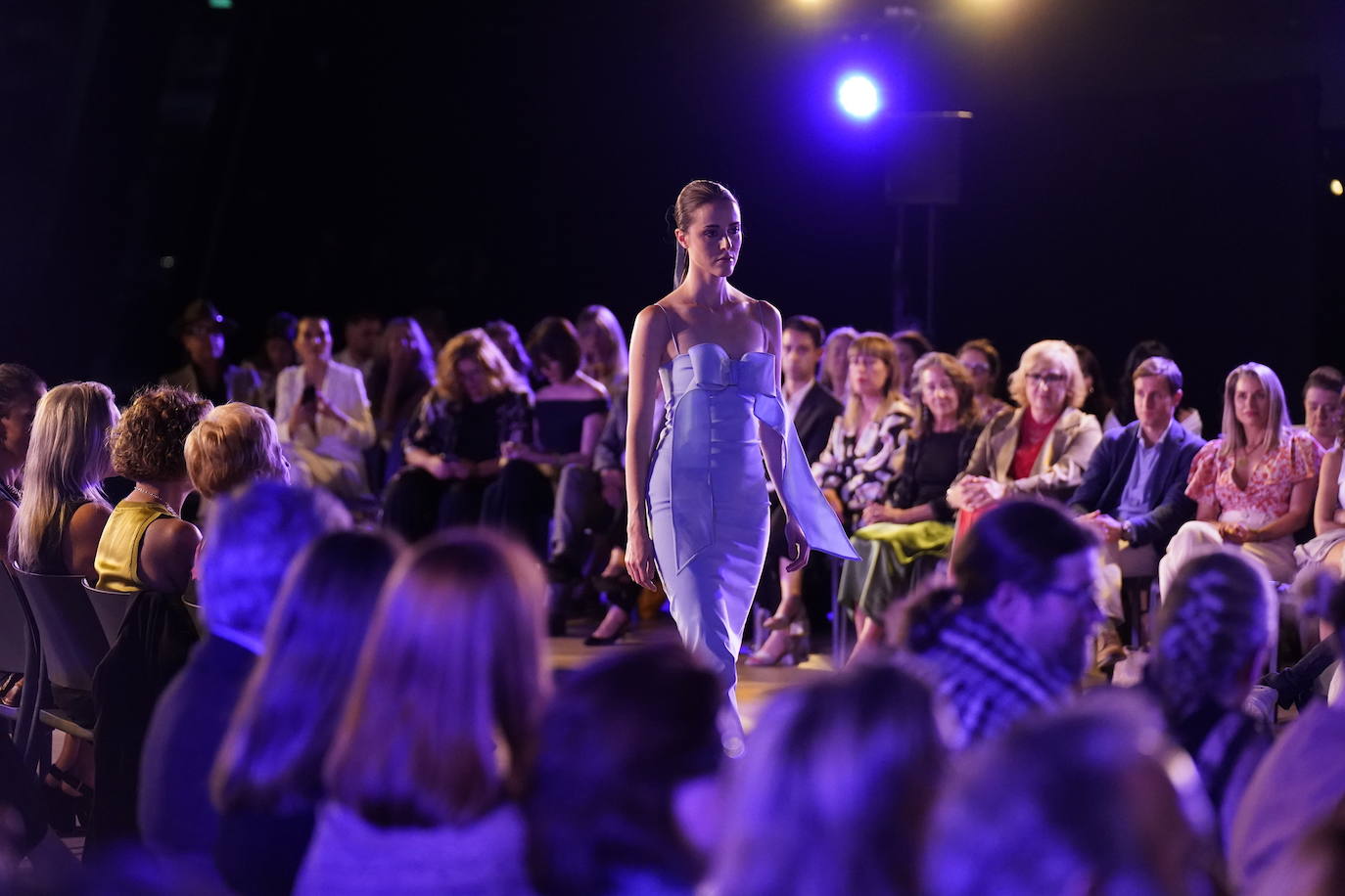 Diez estrellas deslumbran en Balenciaga