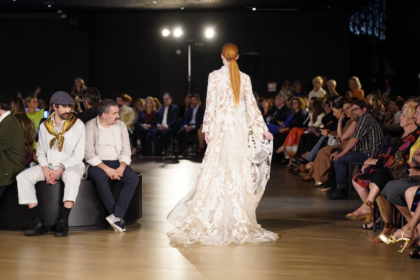 Diez estrellas deslumbran en Balenciaga