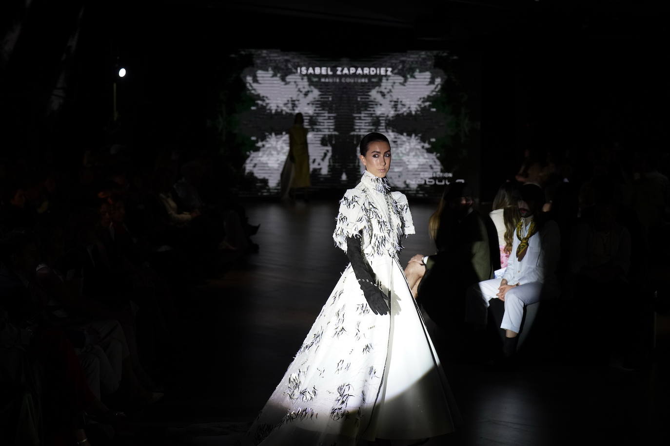 Diez estrellas deslumbran en Balenciaga