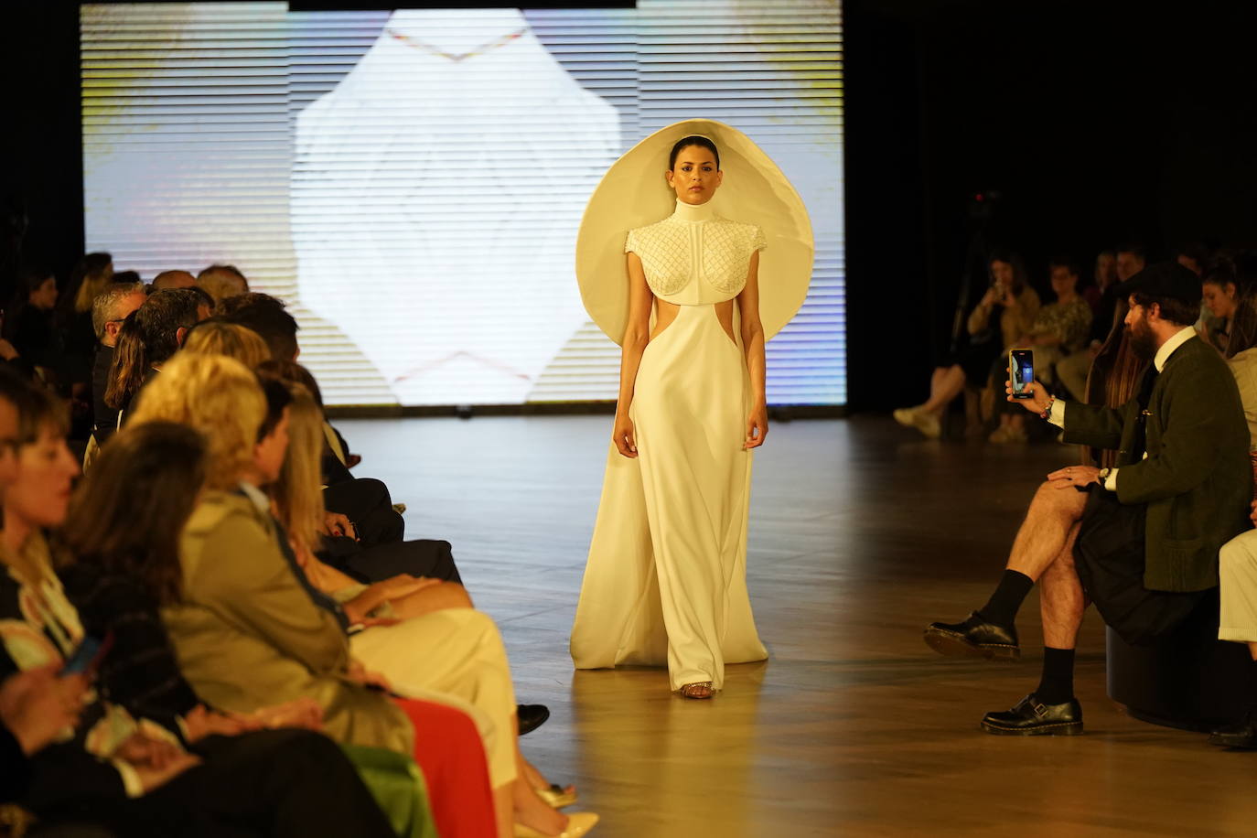 Diez estrellas deslumbran en Balenciaga