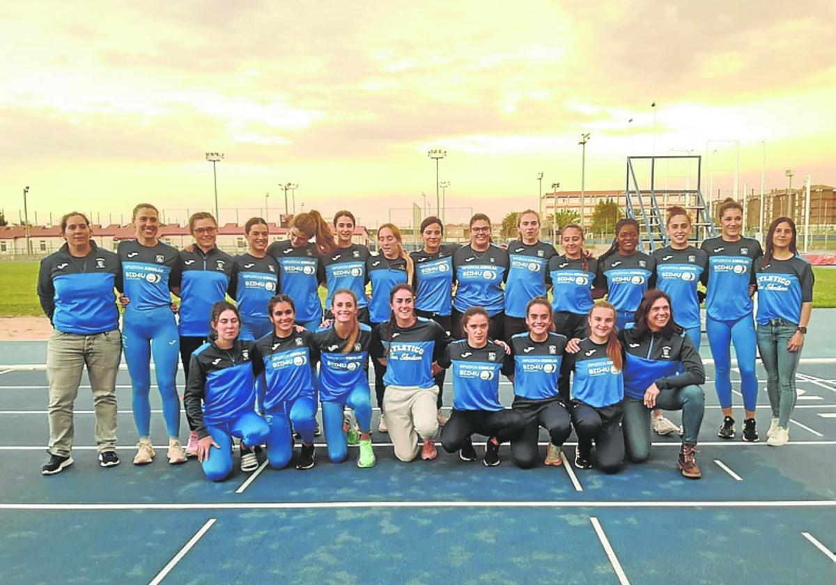 El equipo del Atlético, tras su segunda puesto en Santander.