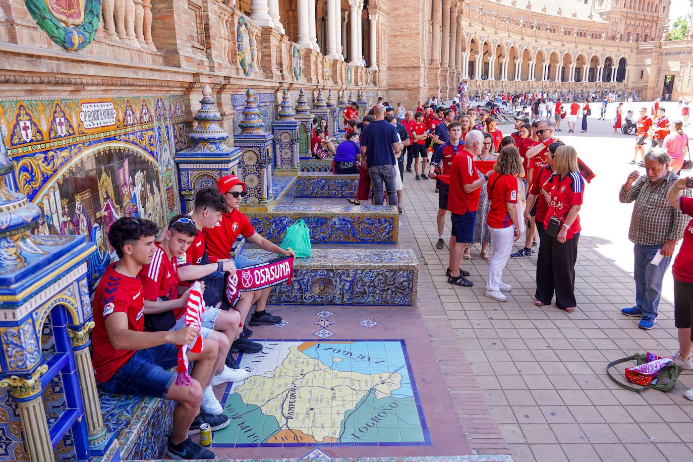 La afición de Osasuna toma Sevilla