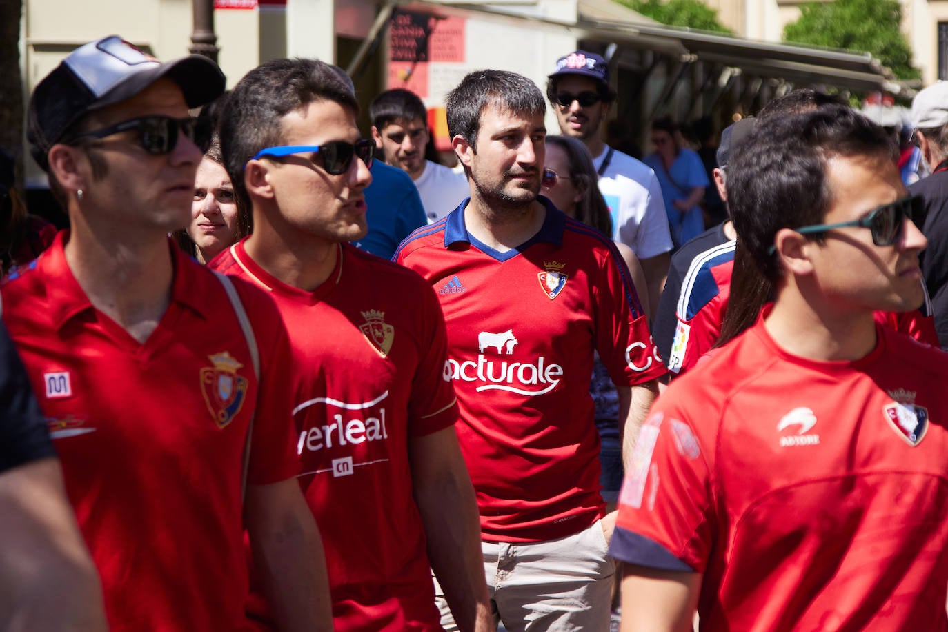 La afición de Osasuna toma Sevilla