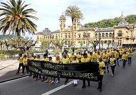 Manifestación de la Plataforma de Agraviados de Geroa por el centro de San Sebastián.