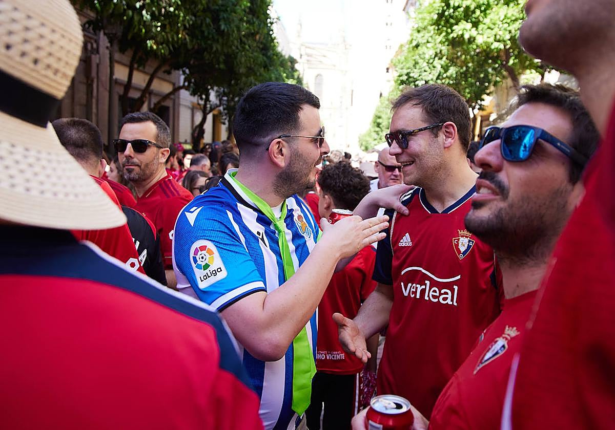 La afición de Osasuna toma Sevilla