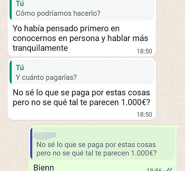 Pantallazo de una conversación de Whatsapp en la que un anunciante ofrece hasta 1.000 euros para que alguien le suplante en un examen de euskera.